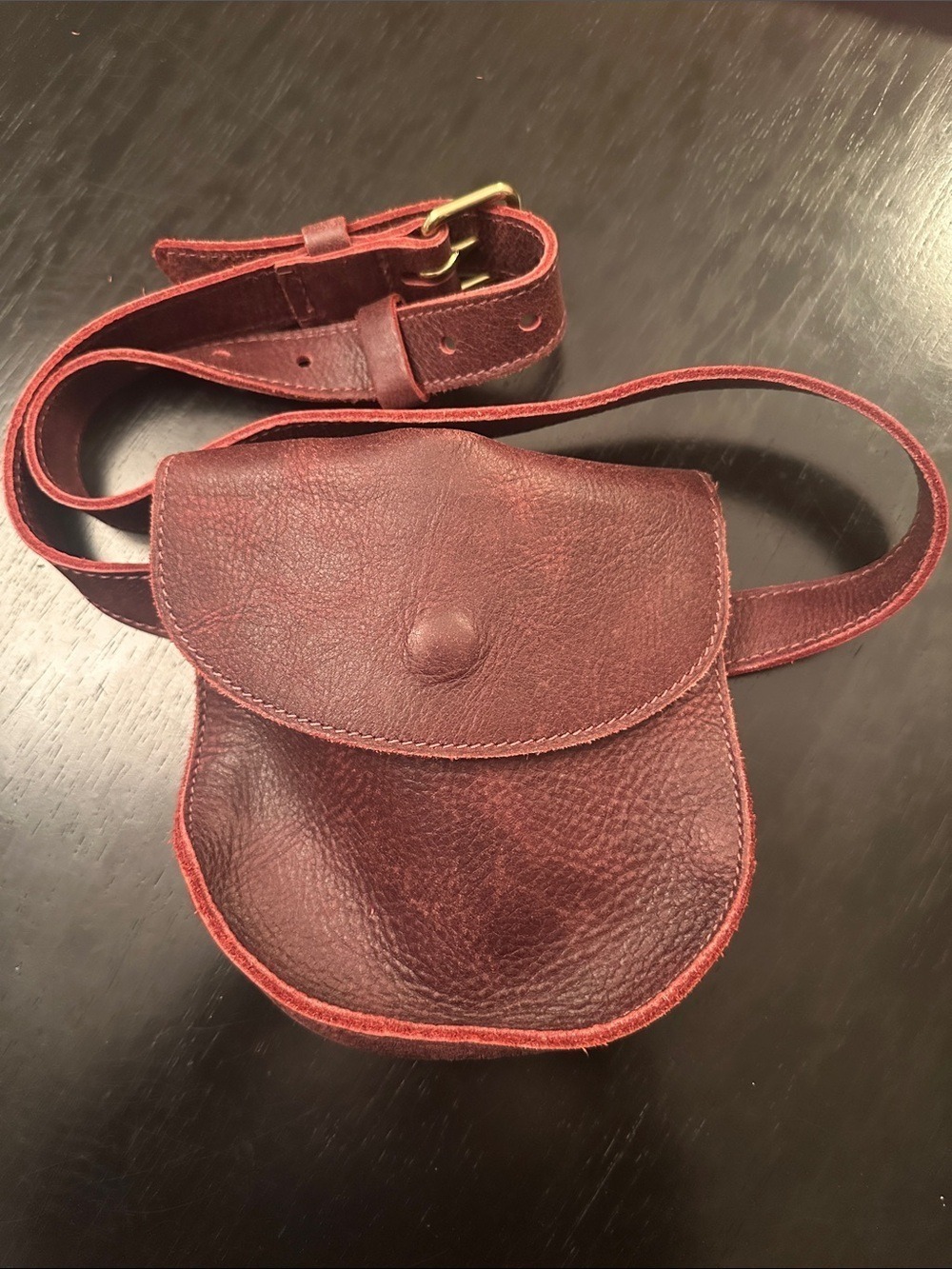 ROOTS BURGUNDY LEATHER BELT BAG Y2K ADJUSTABLE BELT , SNAP CLOSURE